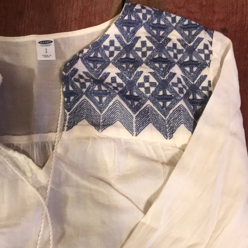 Embroidered top - Picture 2 of 5